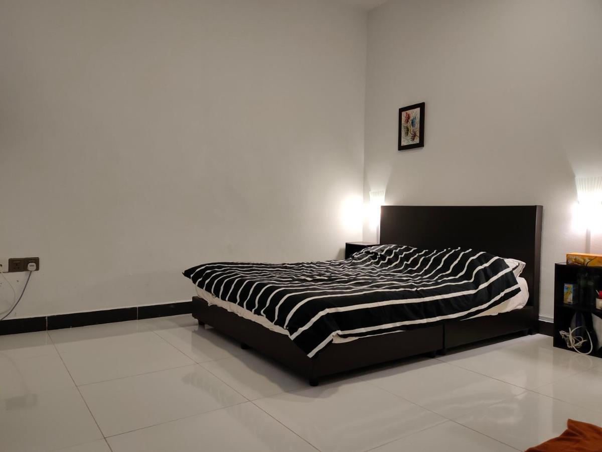 Aleesa Roomstay Pasir Puteh Eksteriør billede