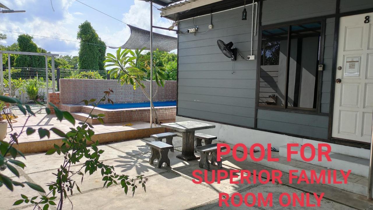 Aleesa Roomstay Pasir Puteh Eksteriør billede