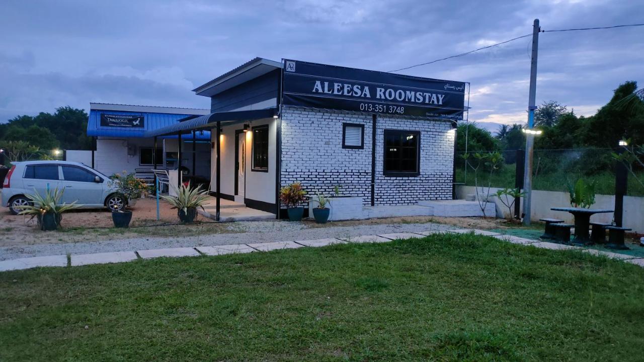 Aleesa Roomstay Pasir Puteh Eksteriør billede